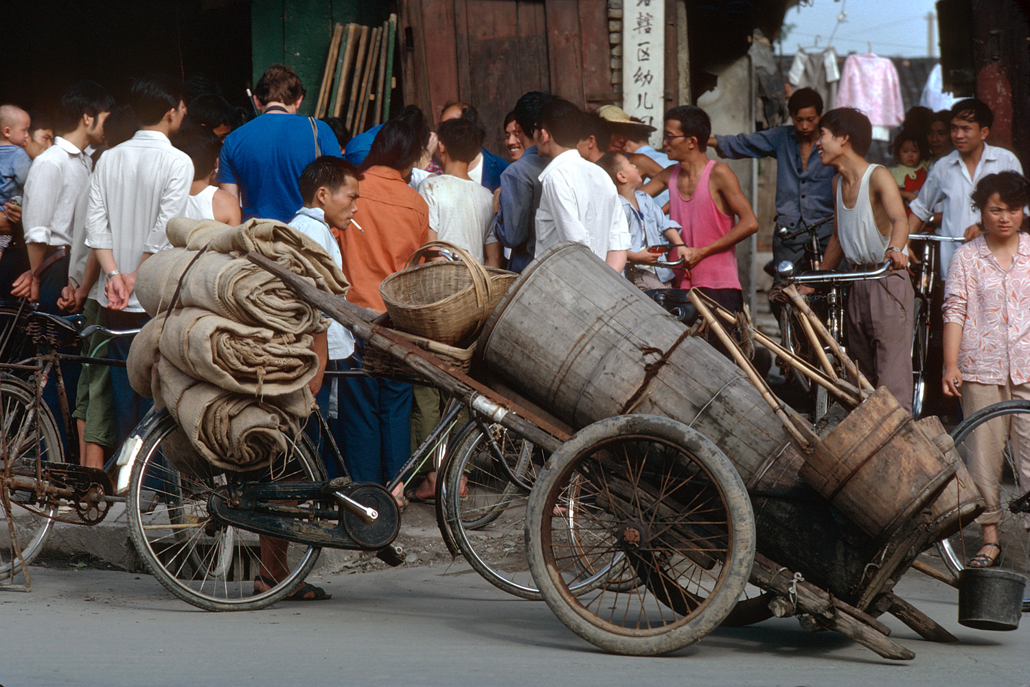 bill-hocker-nightsoil-cart-chengdu-sichuan-china-1981