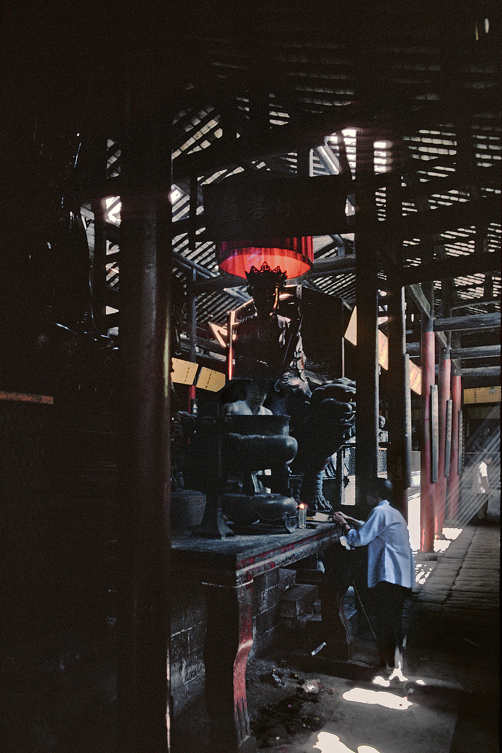 bill-hocker-??-temple-leshan-sichuan-china-1981