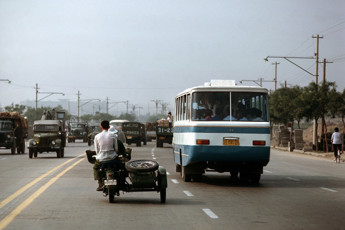 bill-hocker-highway-beijing-china-1981