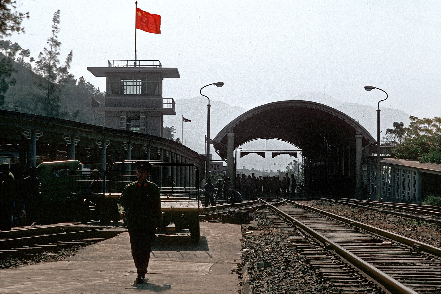 bill-hocker-boarder-crossing-lowu-china-1979