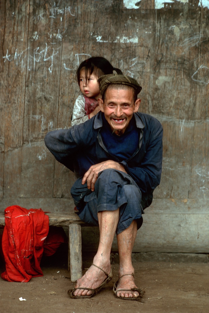 bill-hocker-the-grandchild-leshan-sichuan-china-1981