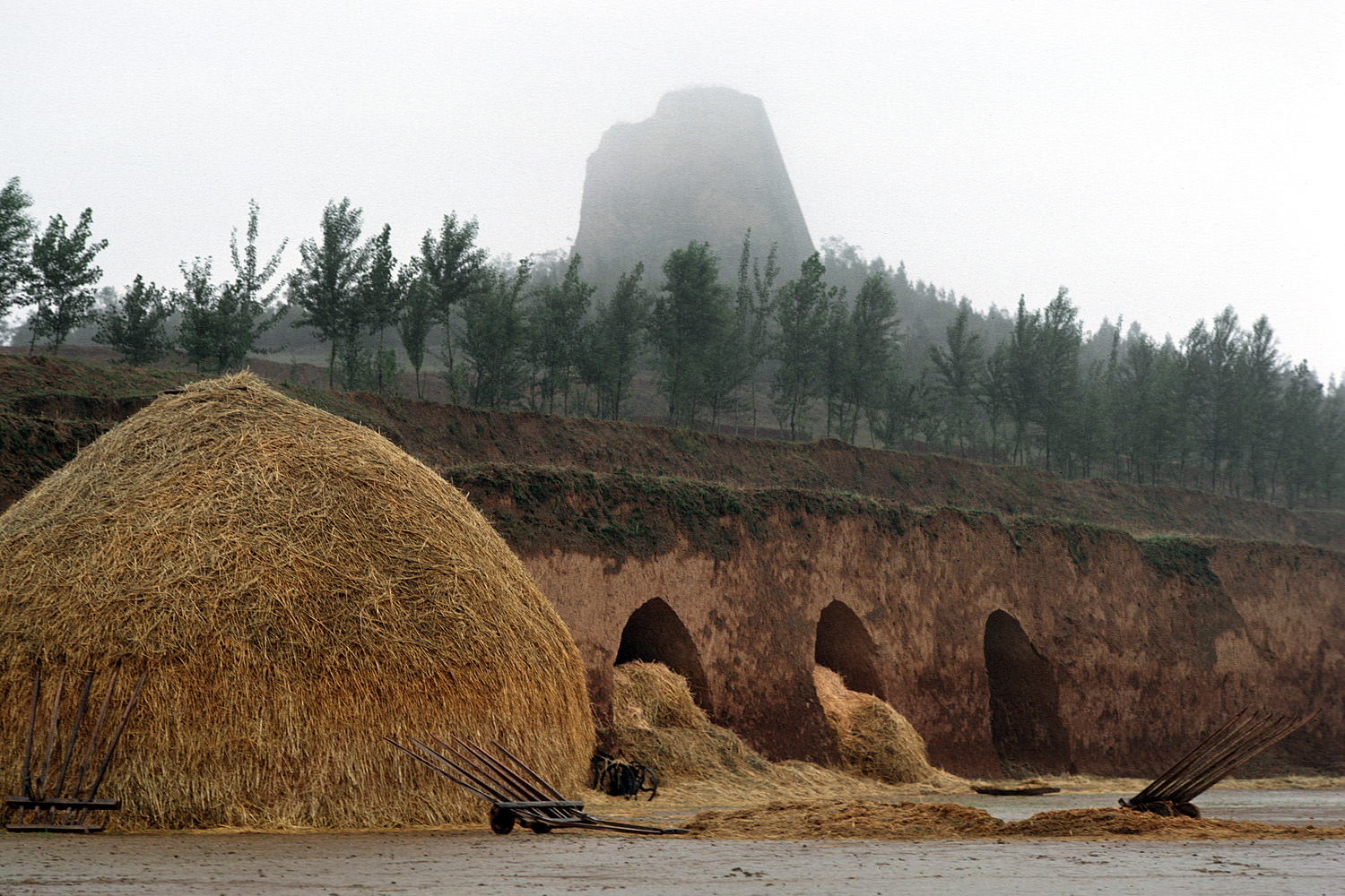 bill-hocker-earthen-barns-xi'an-shaanxi-china-1981