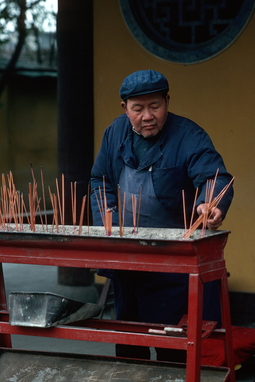 bill-hocker-temple-custodian-shanghai-china-1988