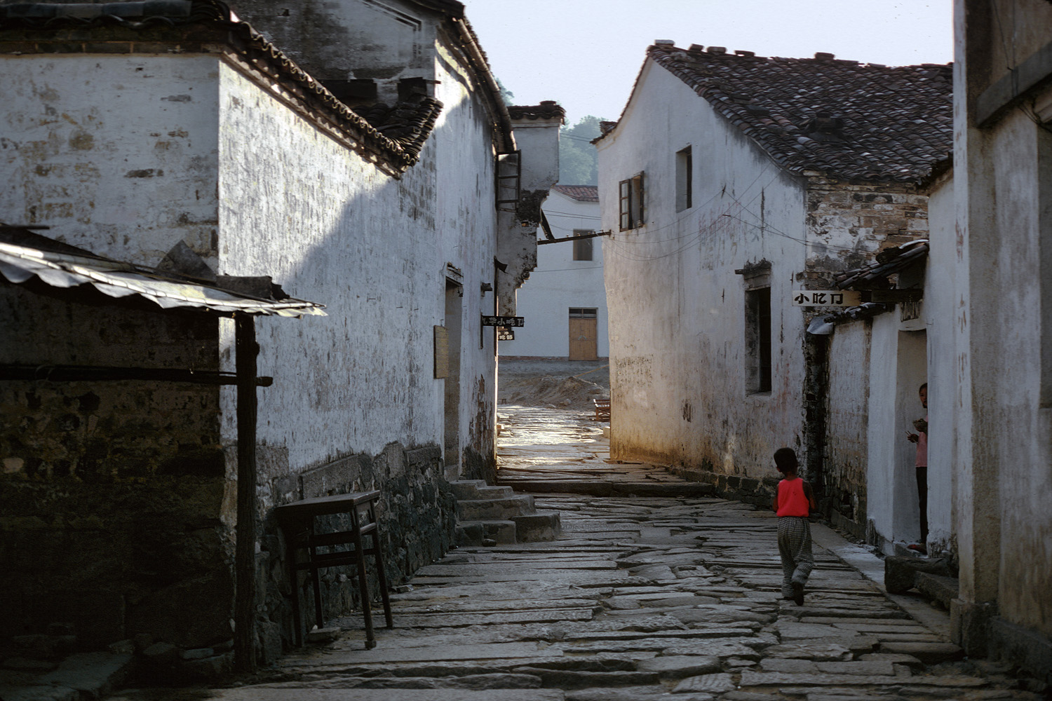 bill-hocker-granite-street-jiuhuazhen-anhui-china-1981