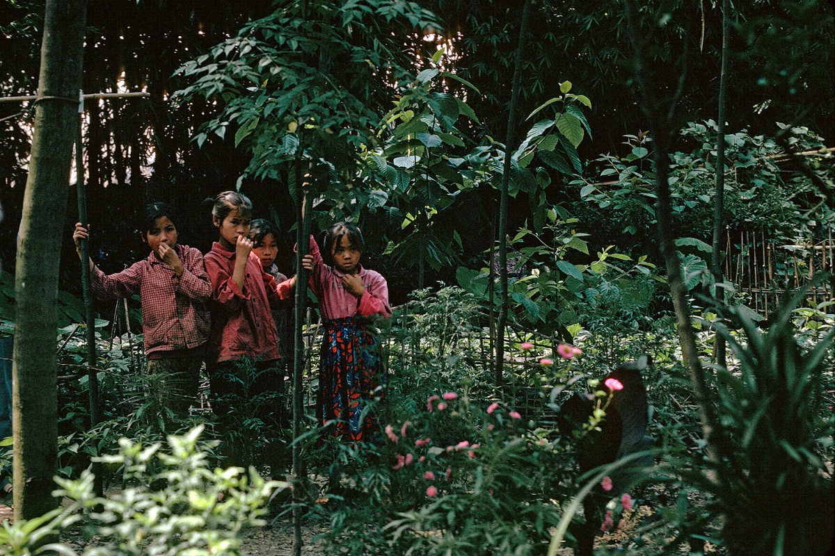 bill-hocker-brigade-girls-sichuan-china-(mui-ho)-1981