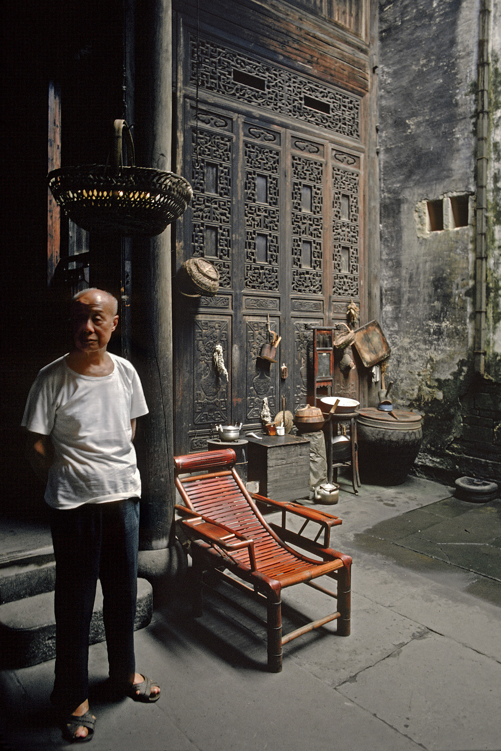 bill-hocker-courtyard-chengkan--anhui-china-1981