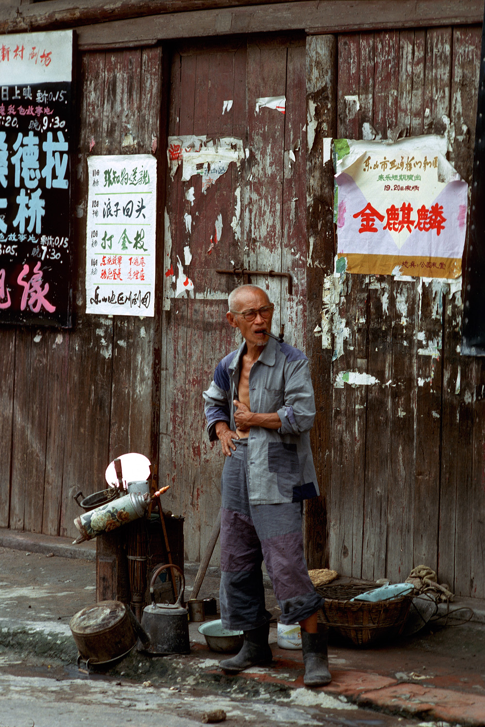 bill-hocker-street-vendor-leshan-sichuan-china-1981