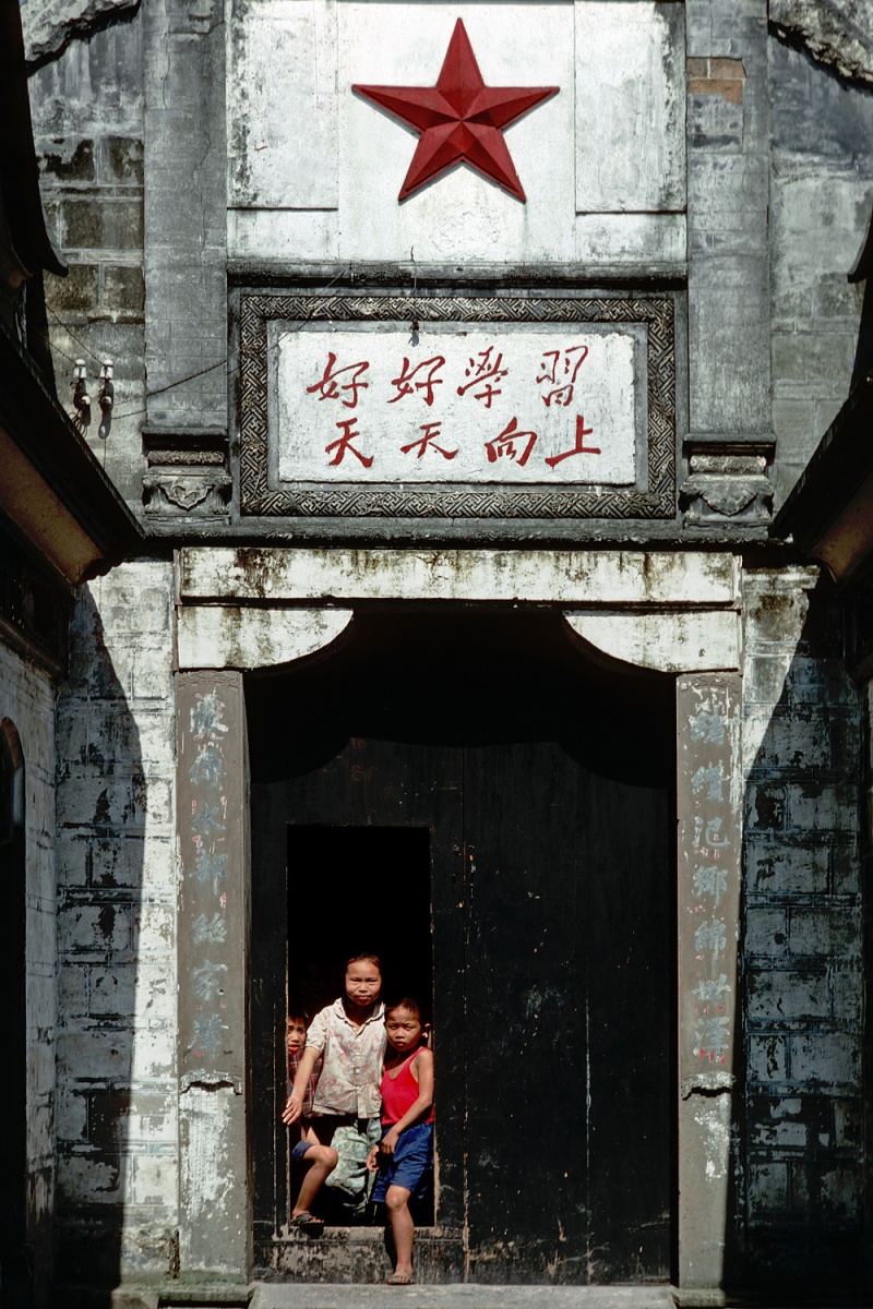 bill-hocker-house-entry-chengdu-sichaun-china-1981