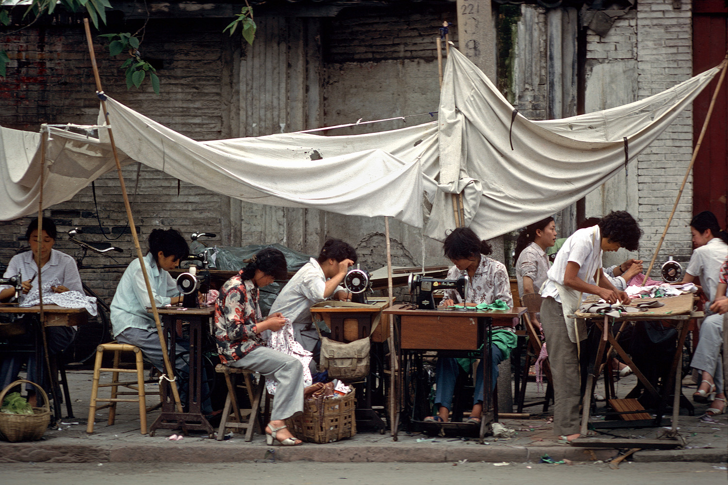 bill-hocker-no-sweat-shop-chengdu-sichuan-china-1981