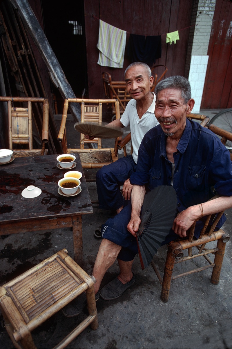 bill-hocker-tea-time-sichuan-china-1981