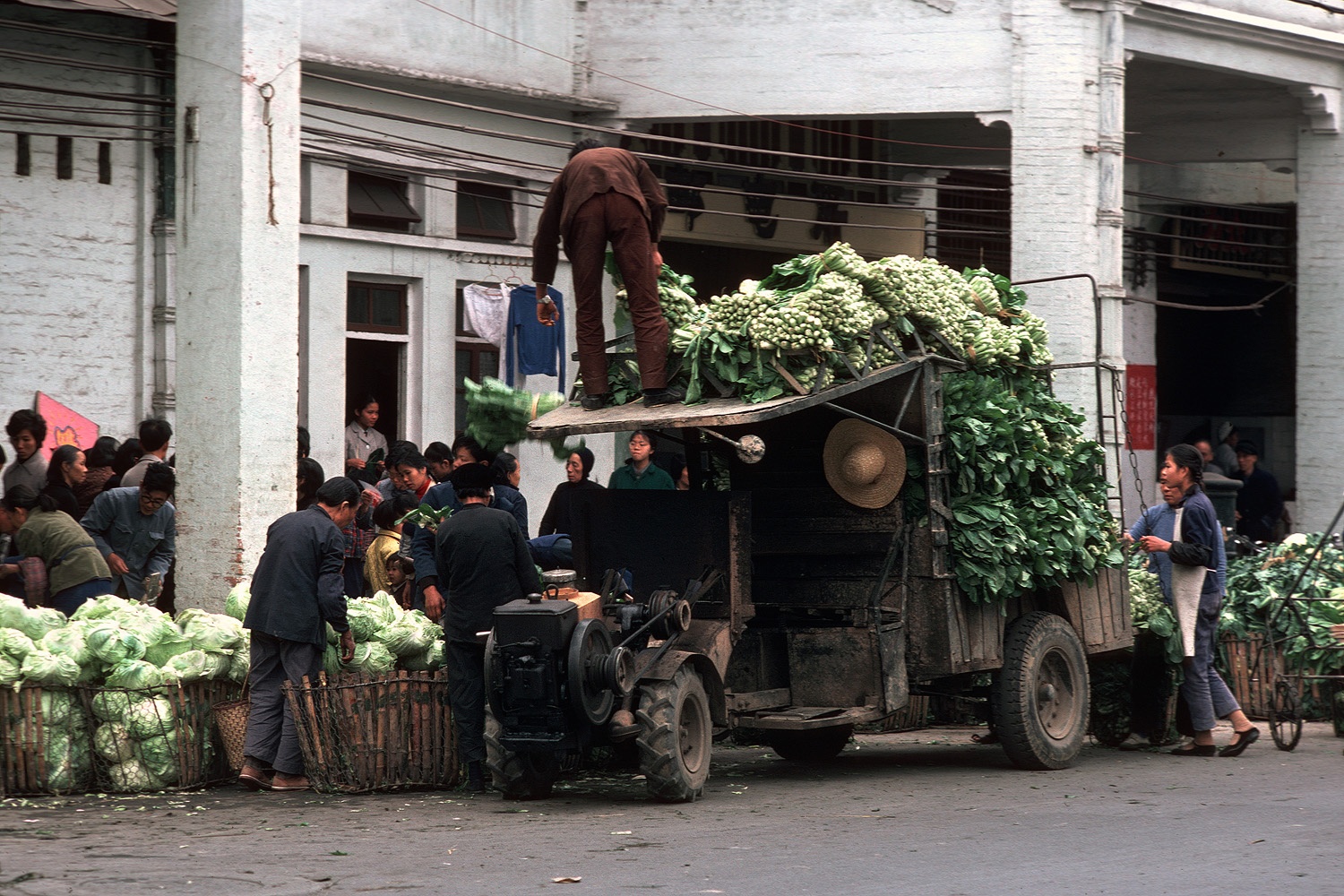 bill-hocker-street-market-guangdong-china-1979