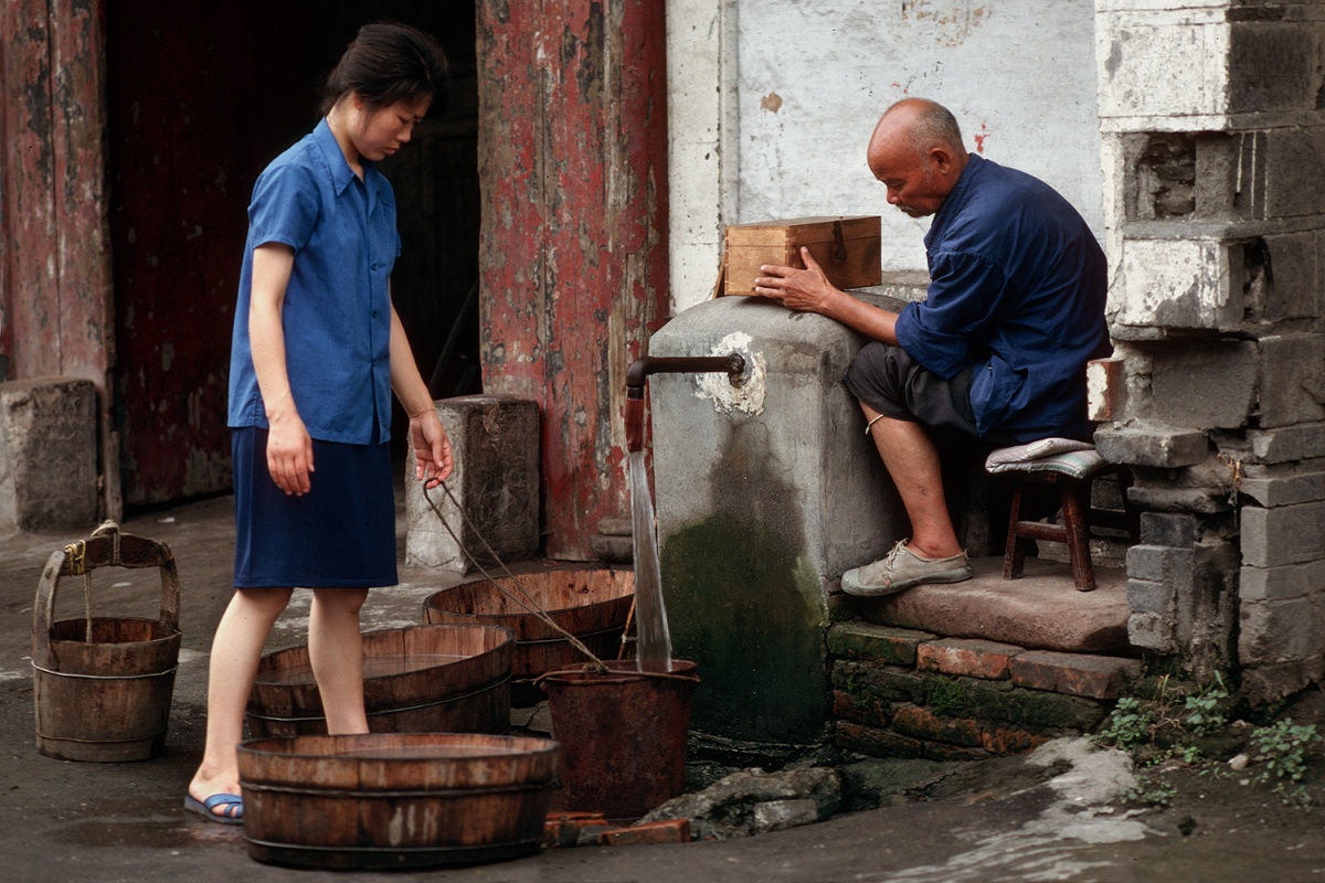 bill-hocker-water-vendor-chengdu-sichuan-china-1981