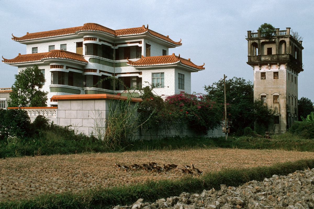 bill-hocker-new-and-old-wealth-guangdong-china-1996