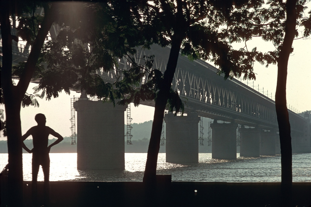 bill-hocker-yangtze-river-bridge-wuhan-china--(mui-ho)-1981