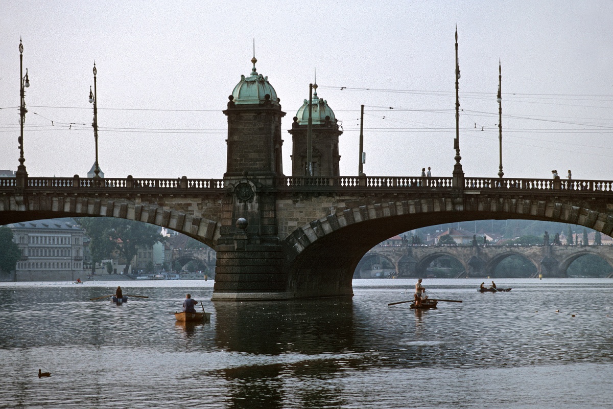 bill-hocker-legil-bridge-prague-czech-republic-1995