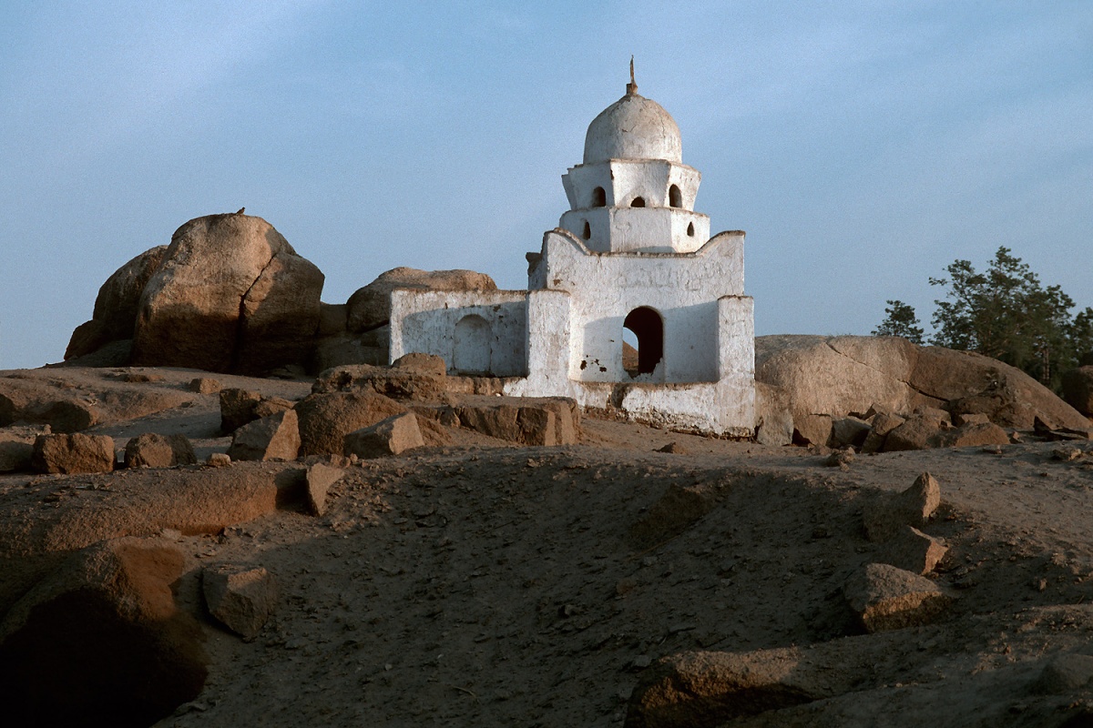 bill-hocker-fatimid-tomb-aswan-egypt-1998