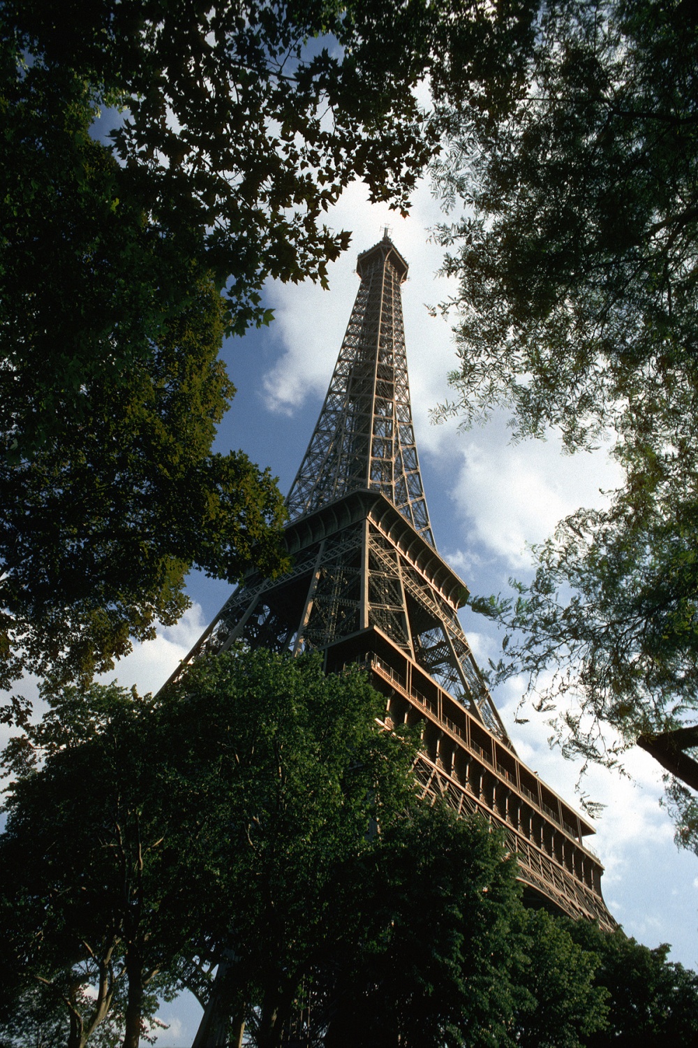 bill-hocker-eiffle-tower-paris-france-1990