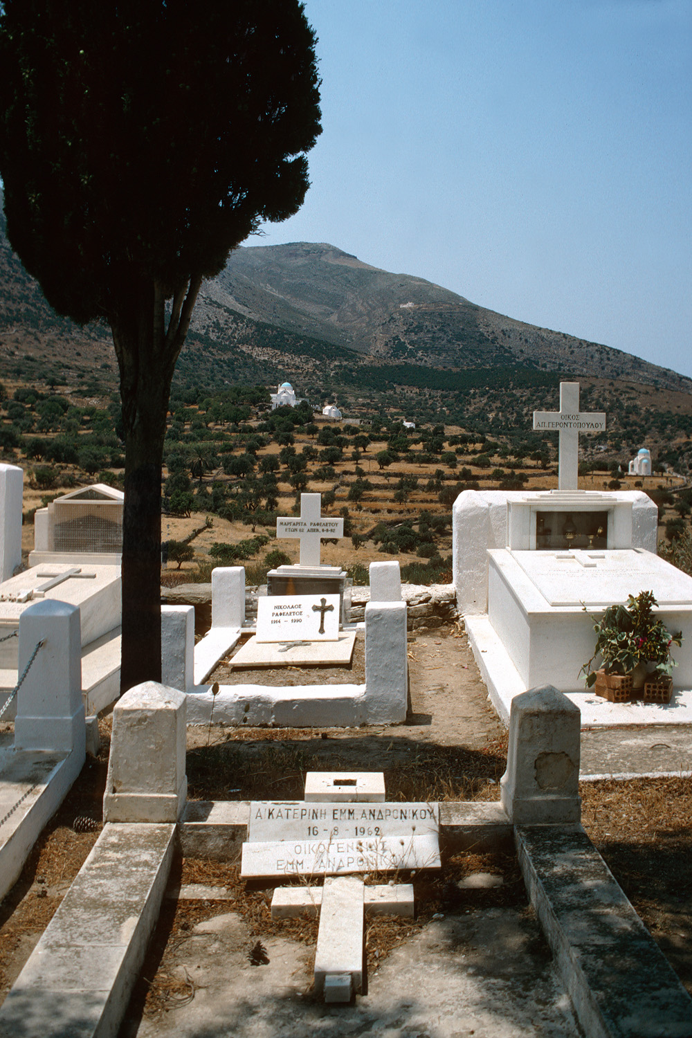 bill-hocker-cemetery-sifnos-greece-1992