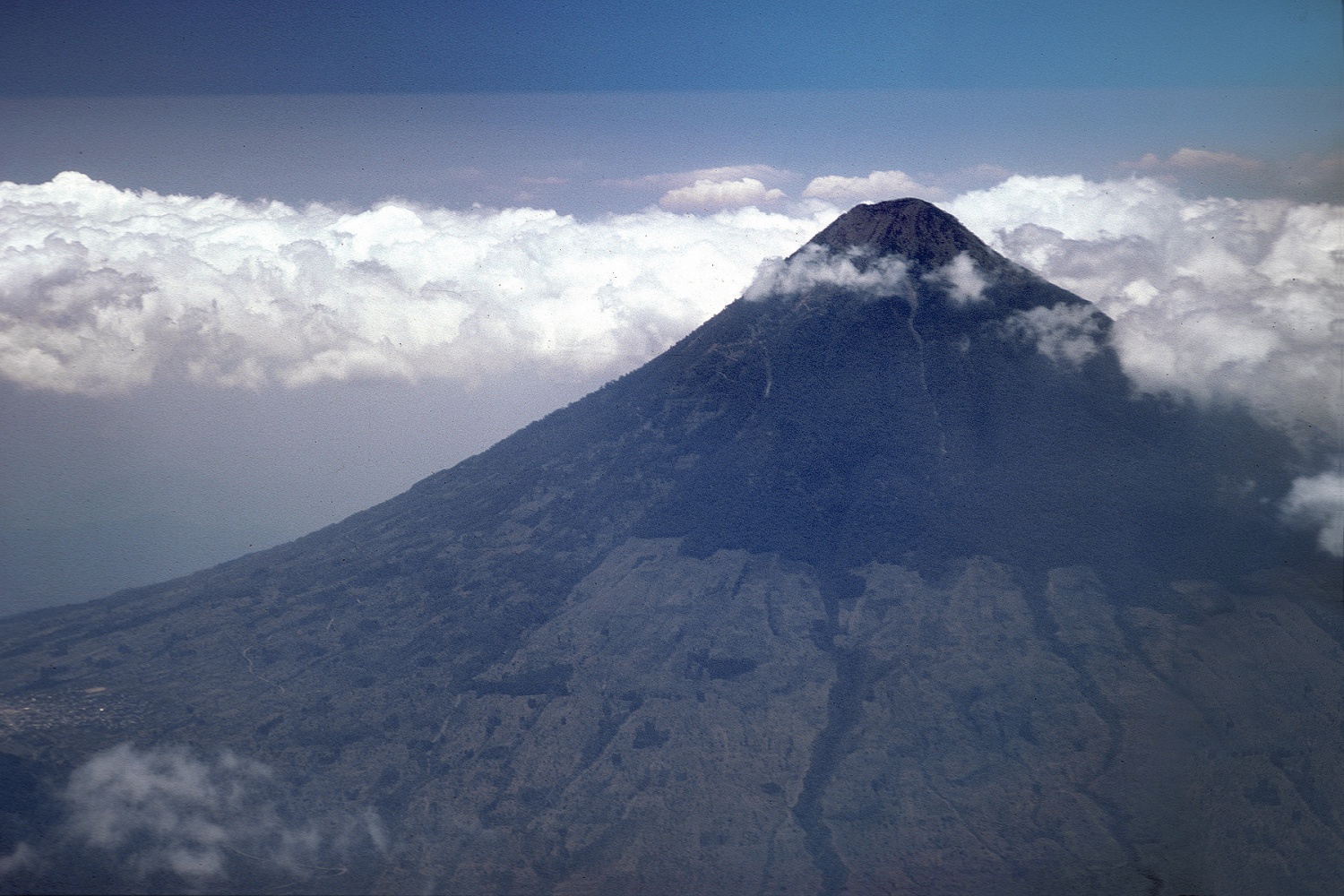 bill-hocker-acatenango-volcano-near-antigua-guatemala-1978