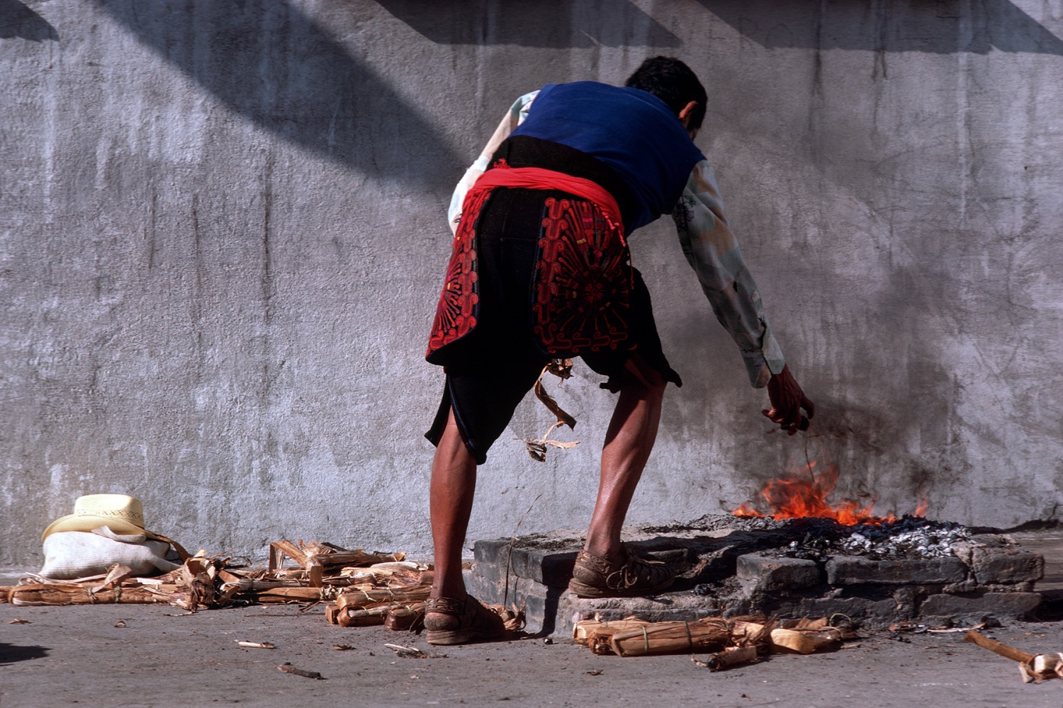 bill-hocker-incense-chichicastenango-guatemala-1978