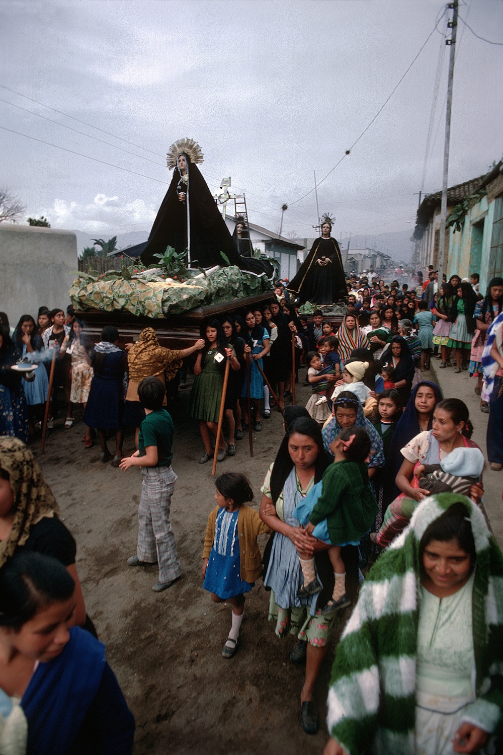 bill-hocker-virgin's-procession-s-maria-de-jesus-guatemala-1978