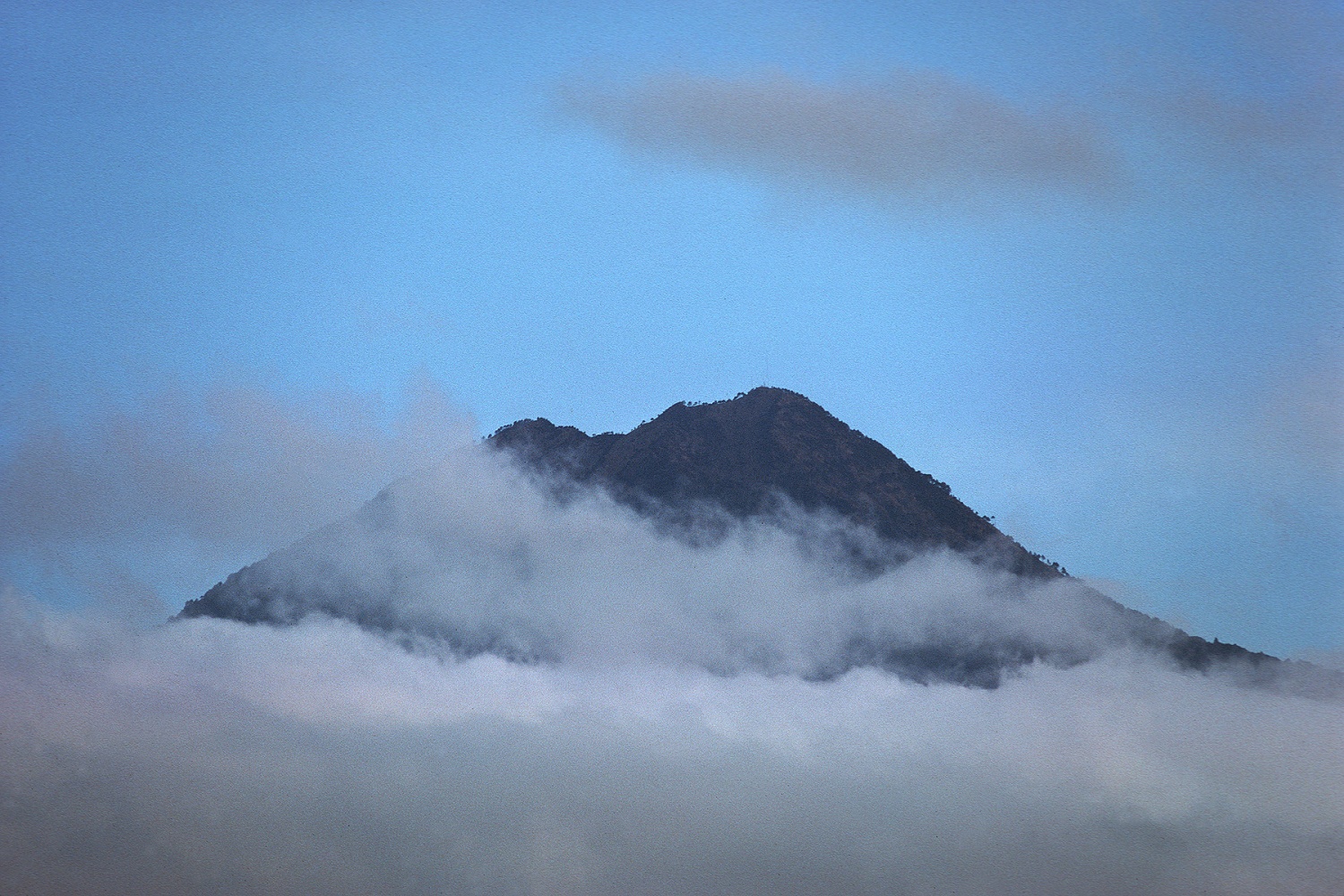 bill-hocker-acatanango-volcano-from--antigua-guatemala-1978