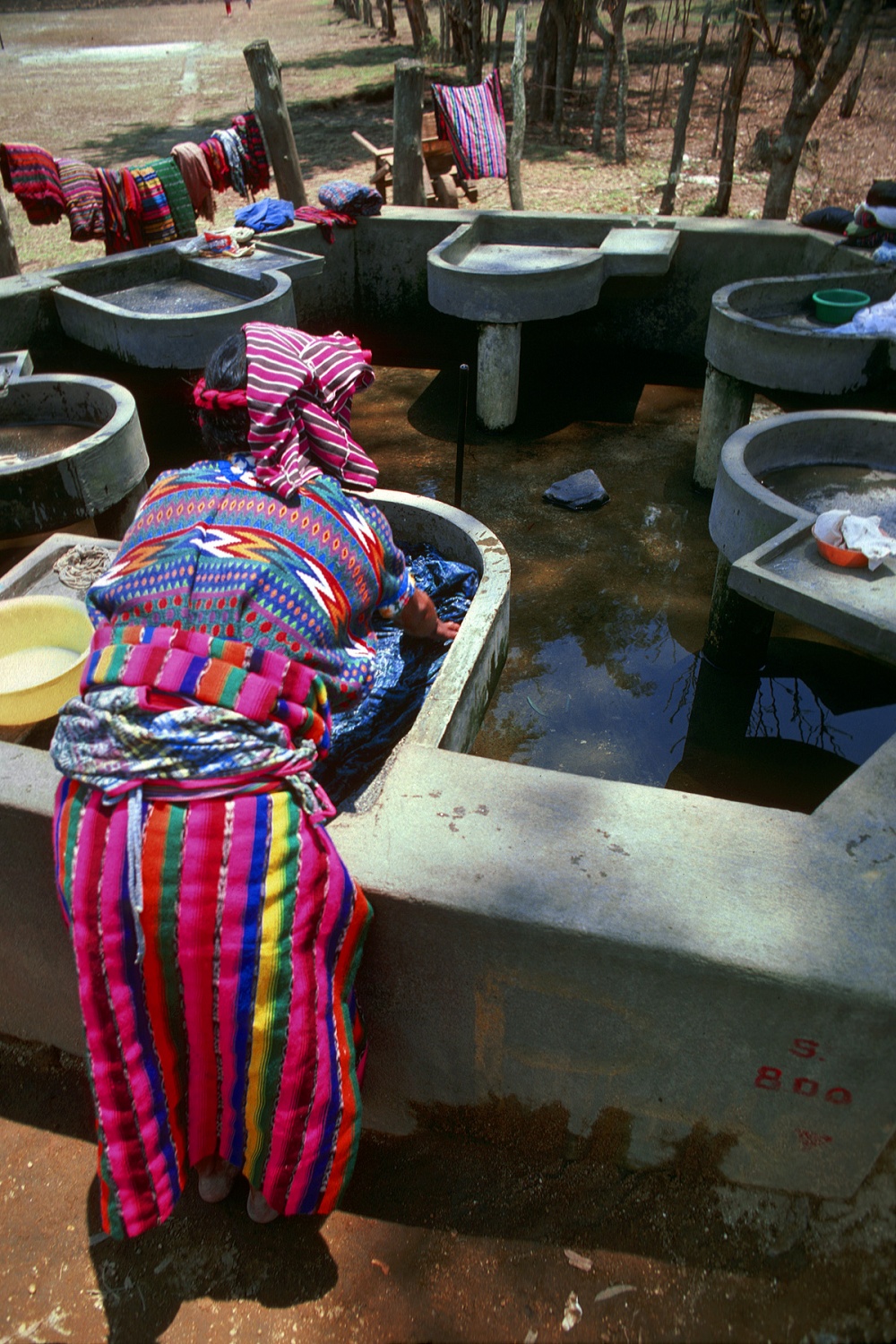 bill-hocker-wash-basins-smaria-de-jesus-guatemala-1978