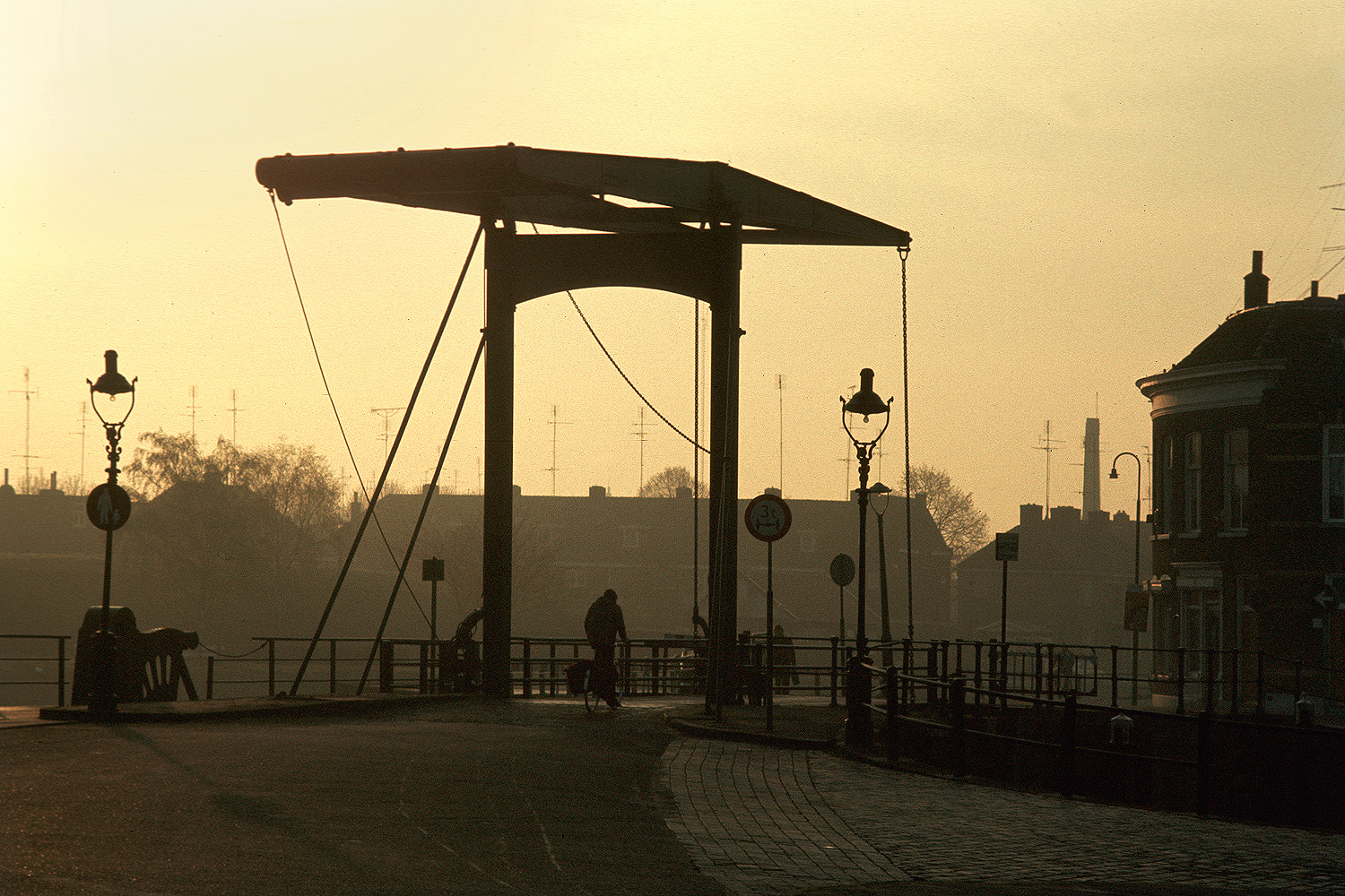bill-hocker-drawbridge-amsterdam-holland-1972