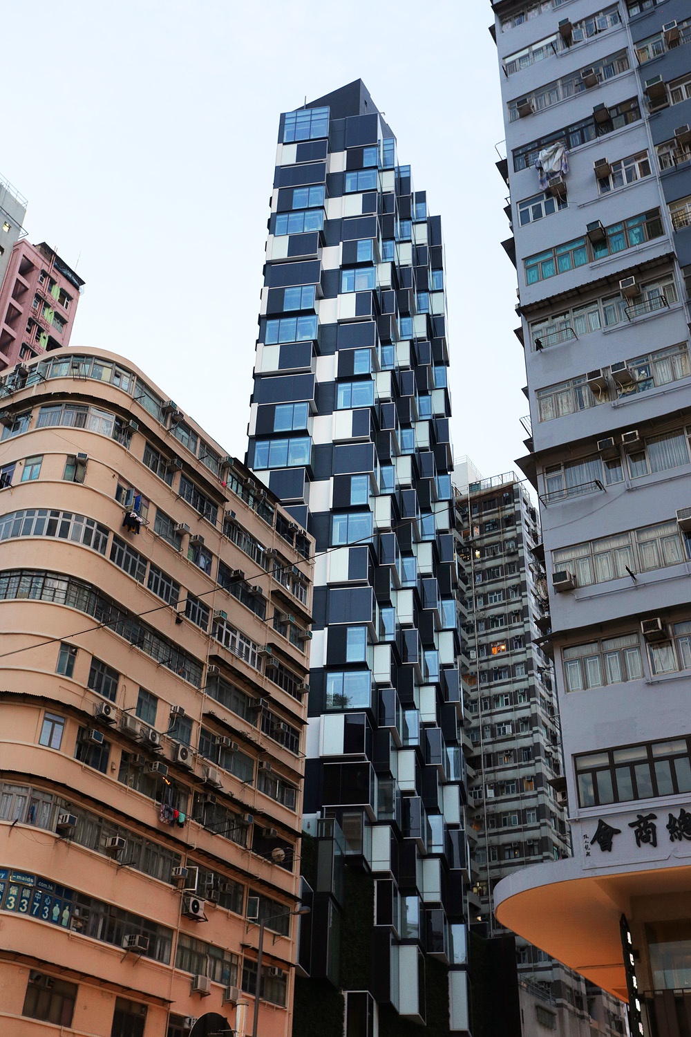 bill-hocker-a-very-original-building-residence-mong-kok-kowloon-hong-kong-2017