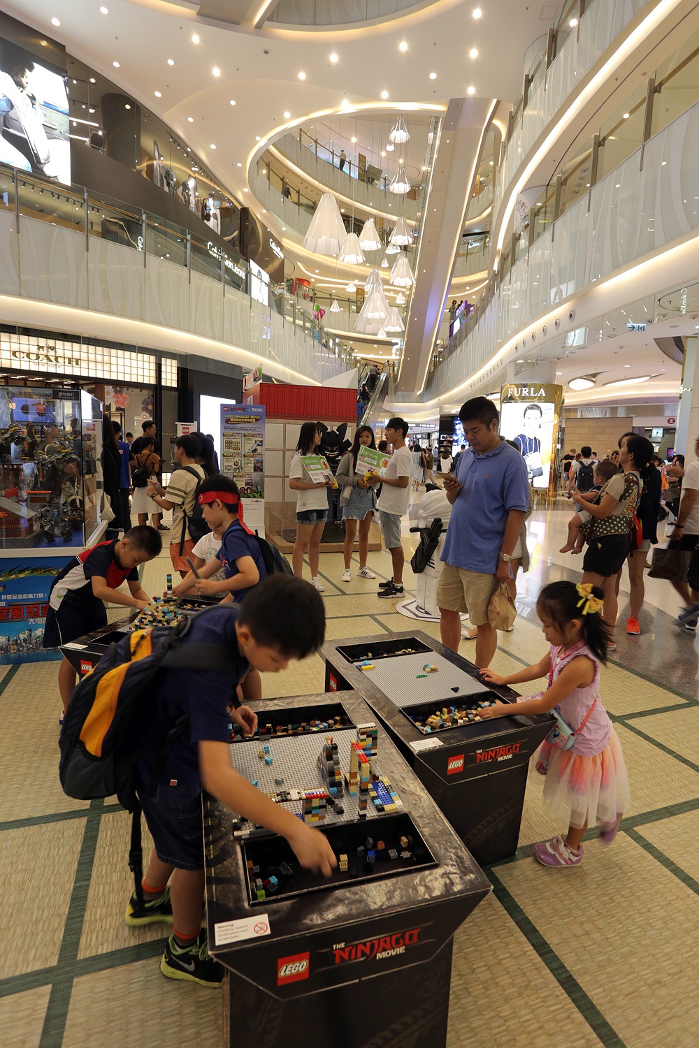 bill-hocker-shopping-mall-kowloon-hong-kong-2017