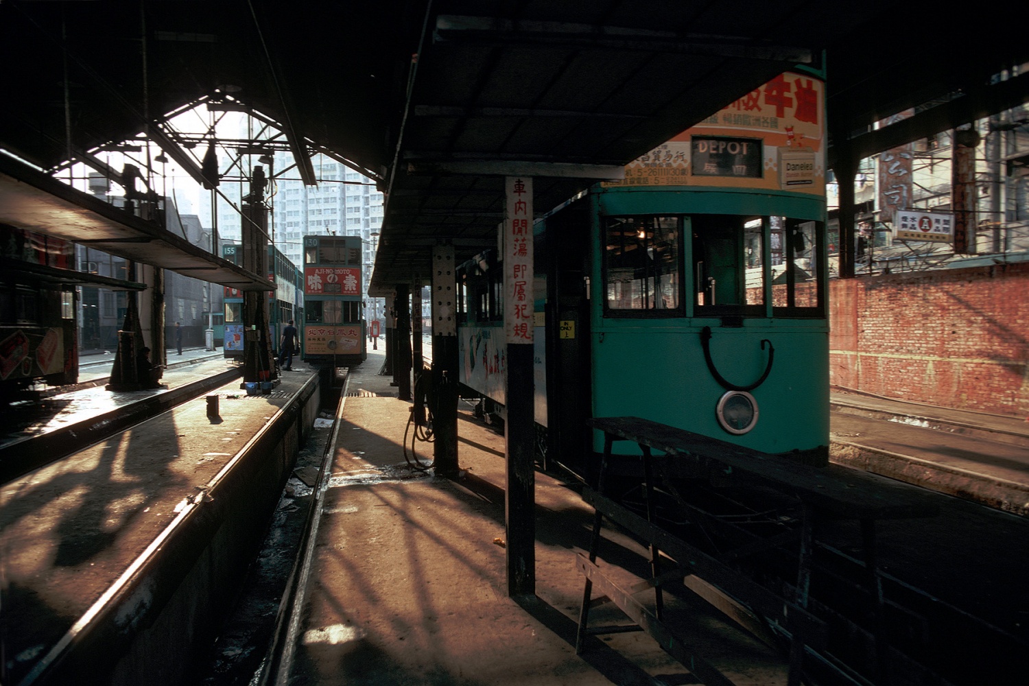bill-hocker-russell-street-tram-depot-causeway-bay-hong-kong-1979