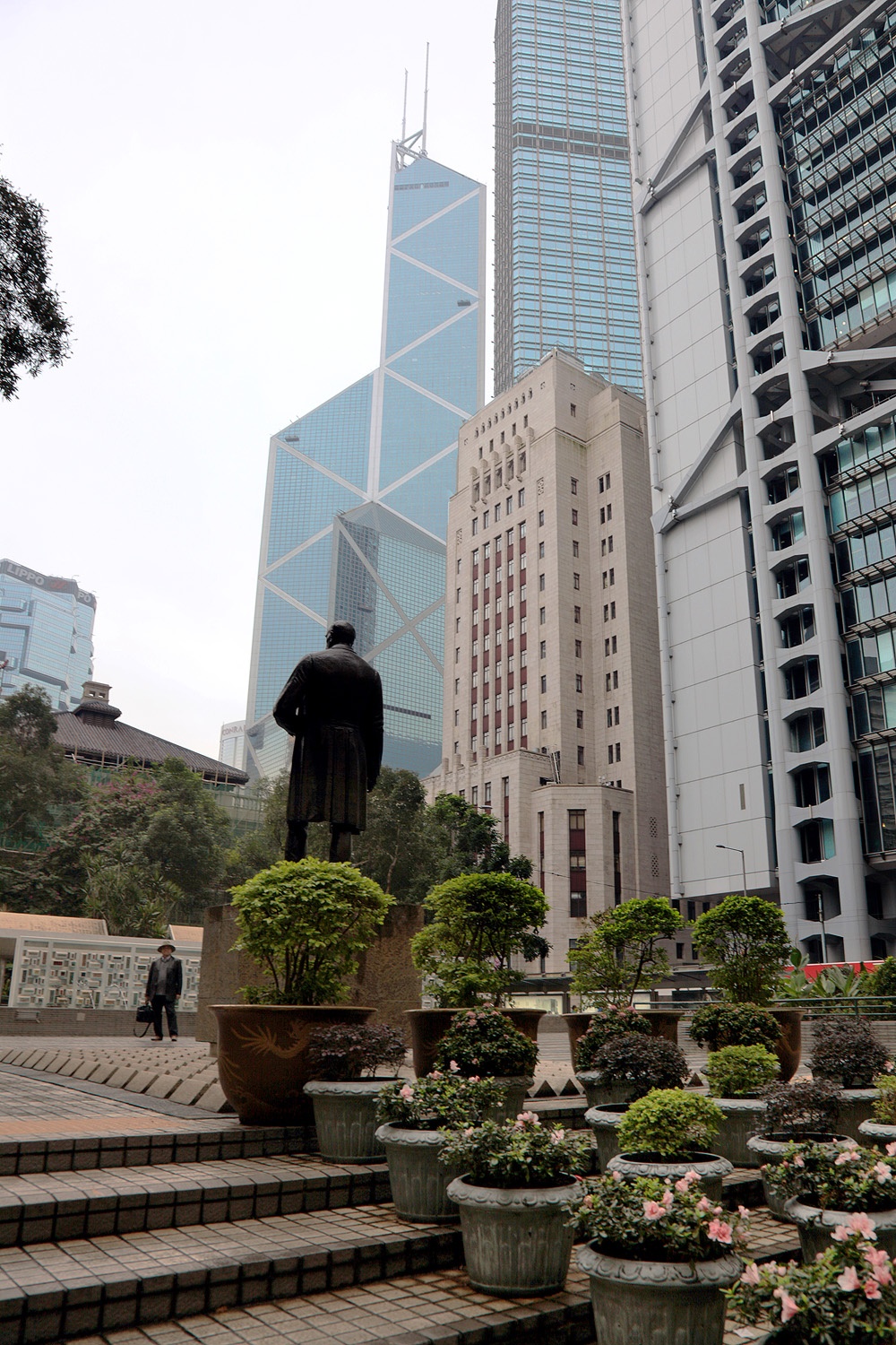 bill-hocker-statue-square-central-hong-kong-2014