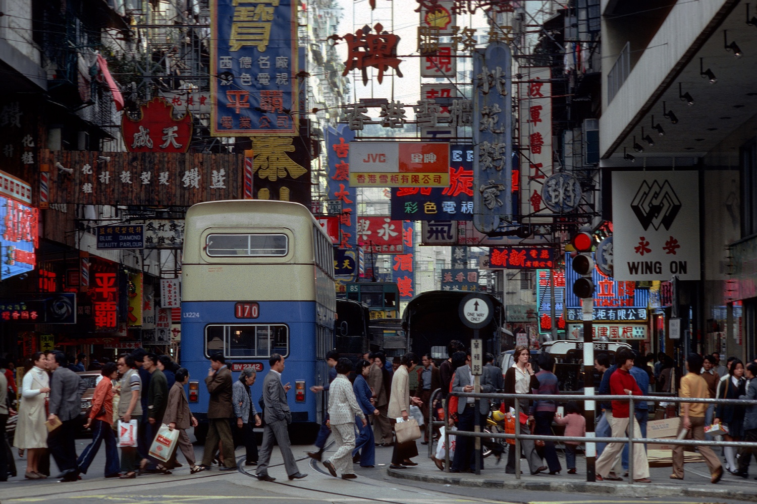 bill-hocker-percival-street-causeway-bay-hong-kong-1979