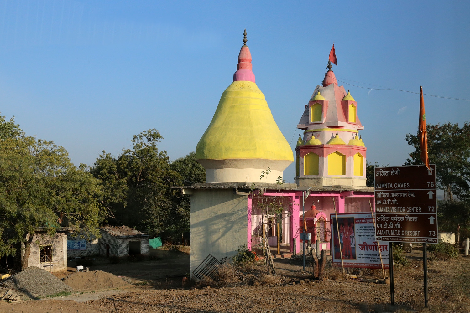 bill-hocker-roadside-shrine-near-ajanta-india-2018