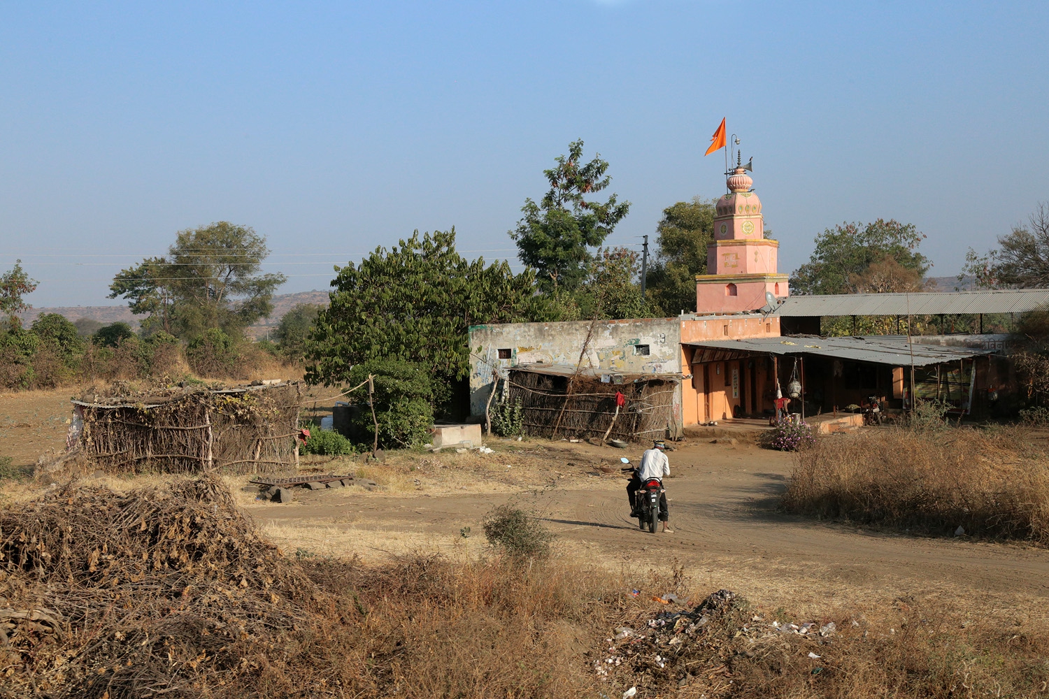 bill-hocker-roadside-shrine-near-ajanta-india-2018
