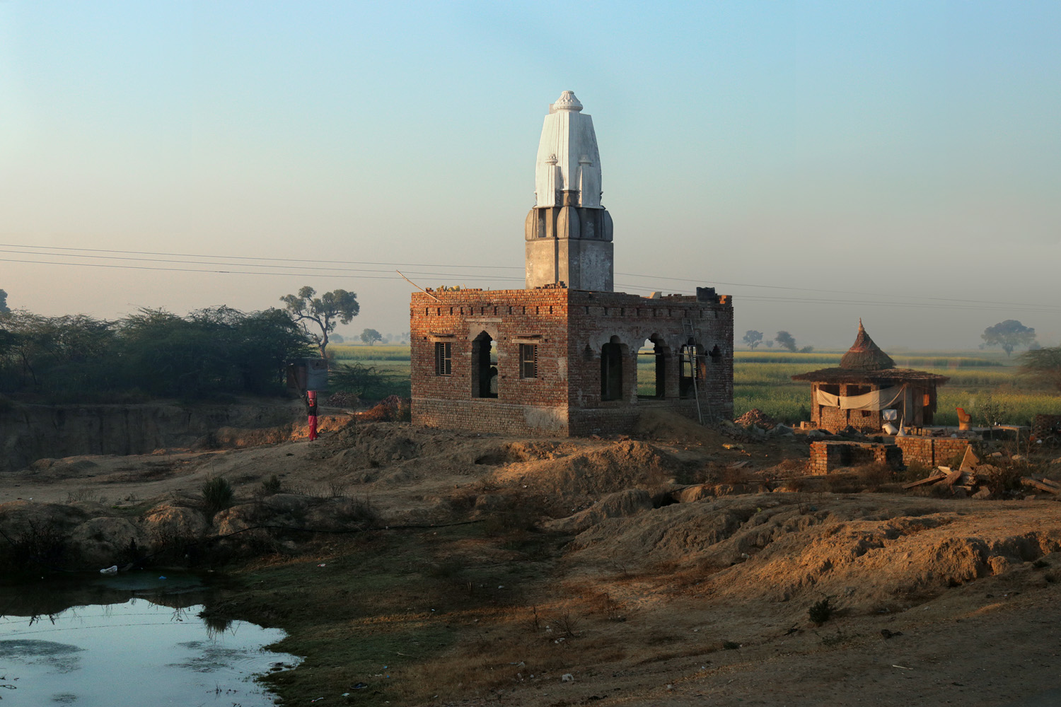 bill-hocker-new-roadside-temple-near-agra-india-2018