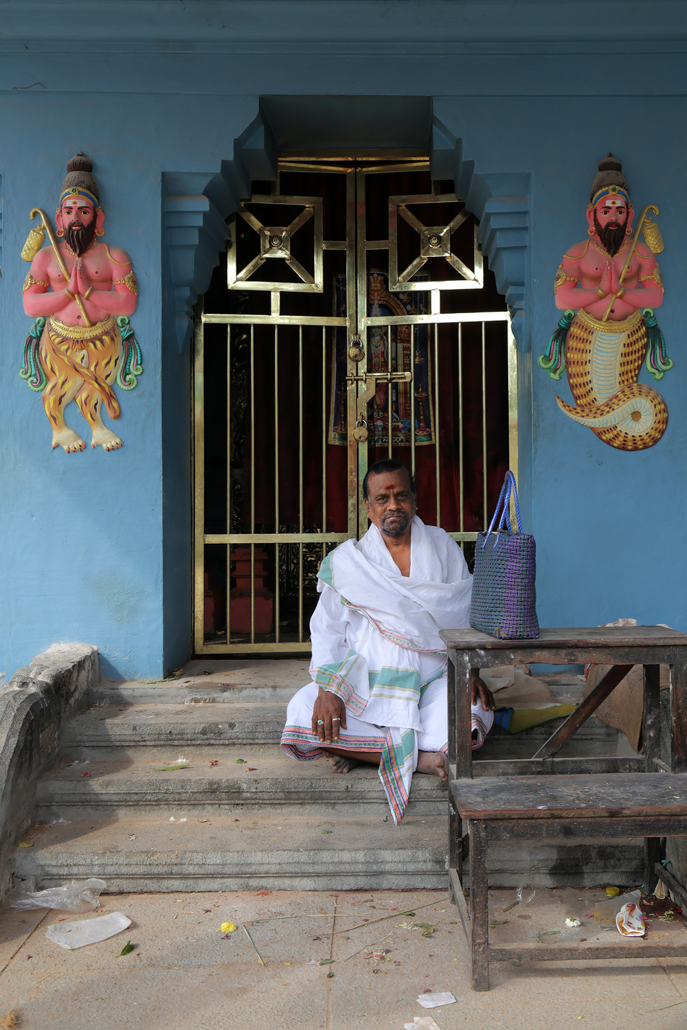 bill-hocker-priest-vedapuheeswarar-temple-pondicherry-india-2018