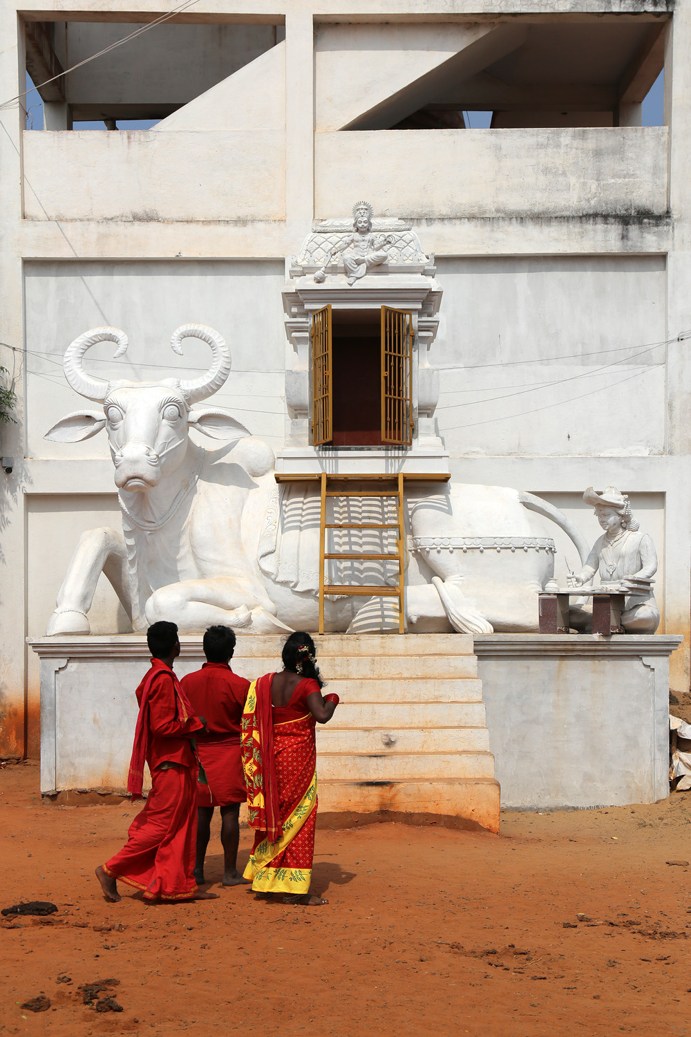 bill-hocker-sacred-cow--kali-shrine-tamil-nadu-india-2018