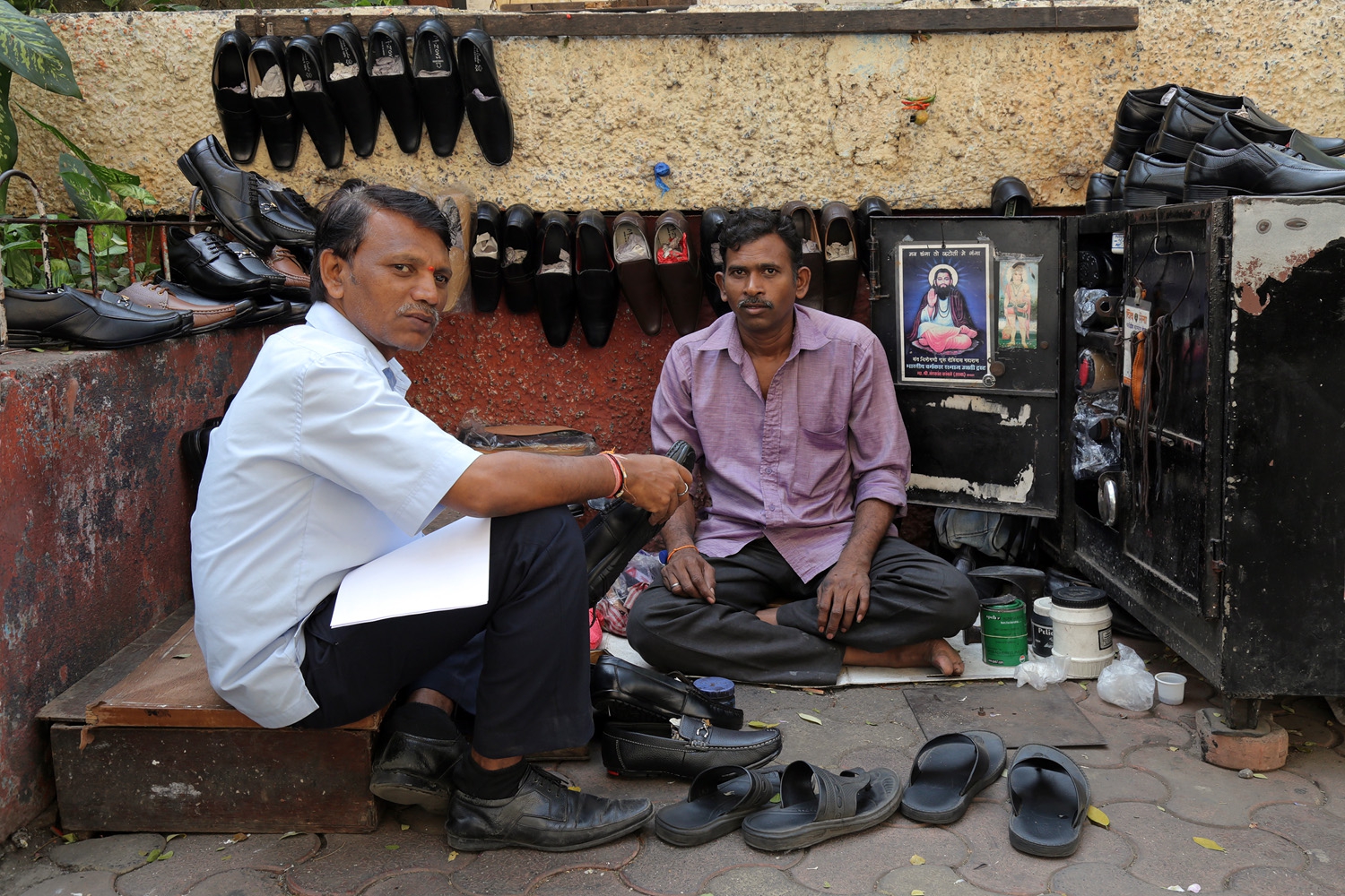 bill-hocker-shoeblacks-mumbai-india-2018