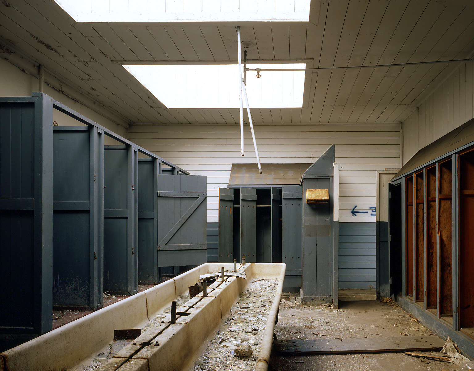 bill-hocker-cannery-washroom-monterey-california-1979