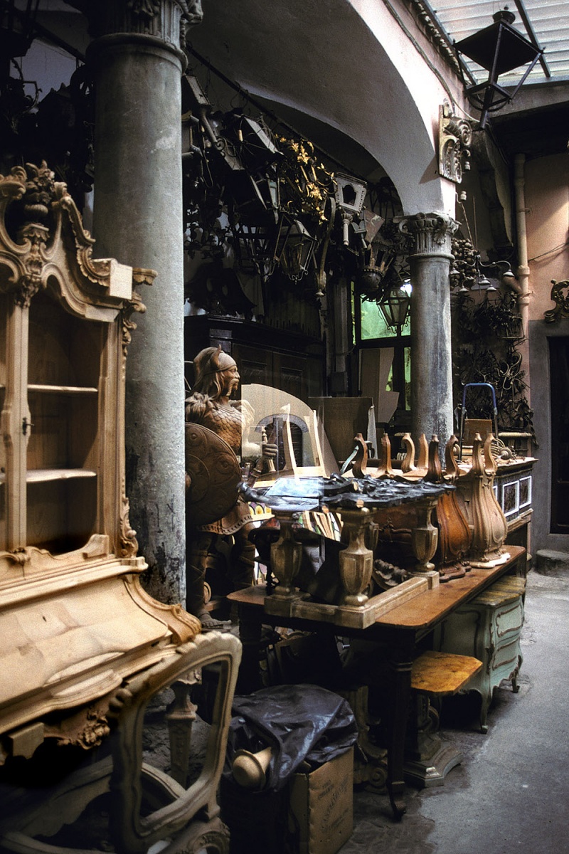 bill-hocker-antique-store-florence-italy-2004
