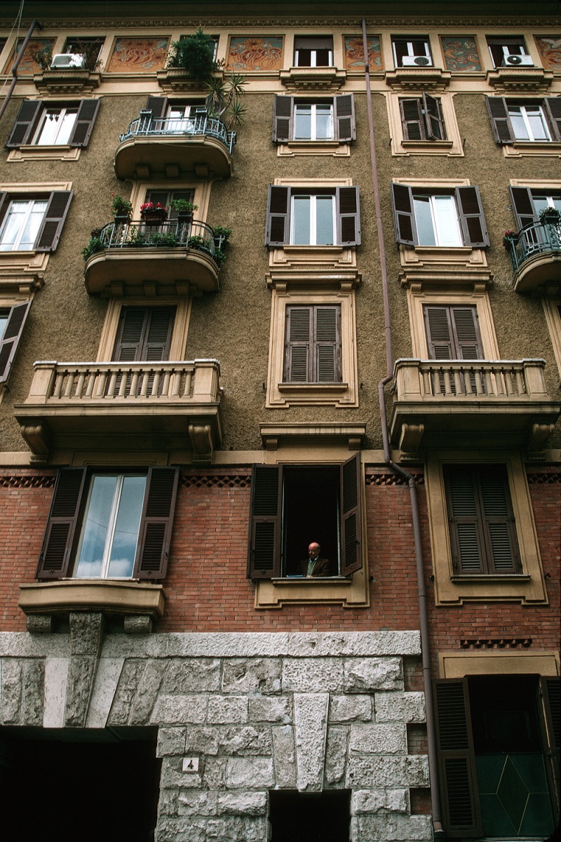 bill-hocker-(relatively)-new-apartments-rome-italy-2004