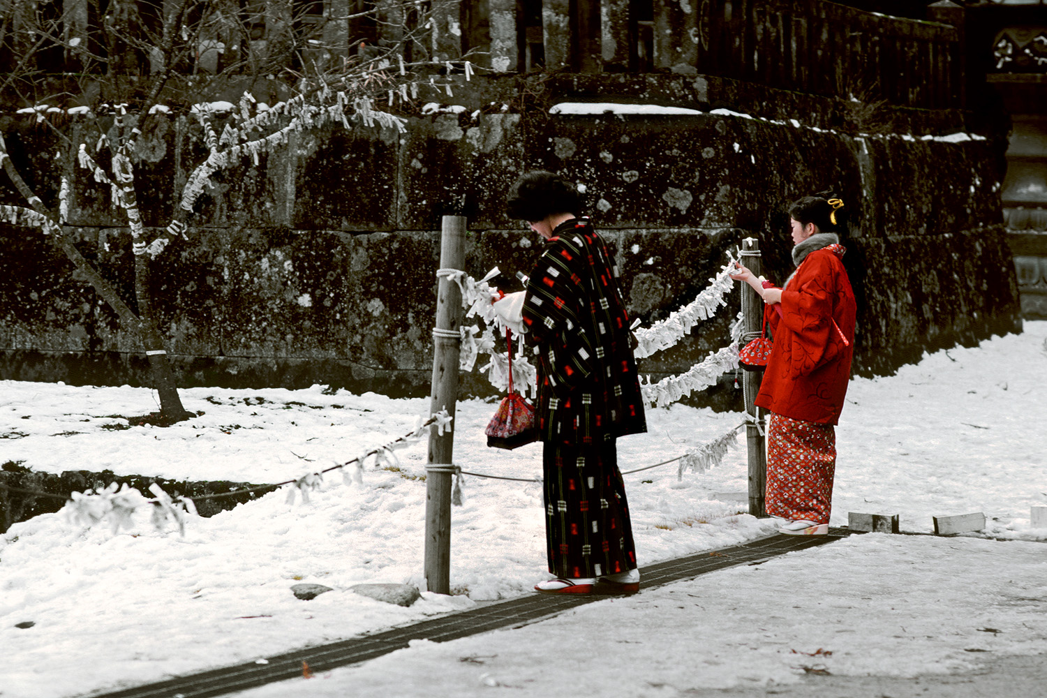 bill-hocker-shrine-offerings-nikko-japan-1979