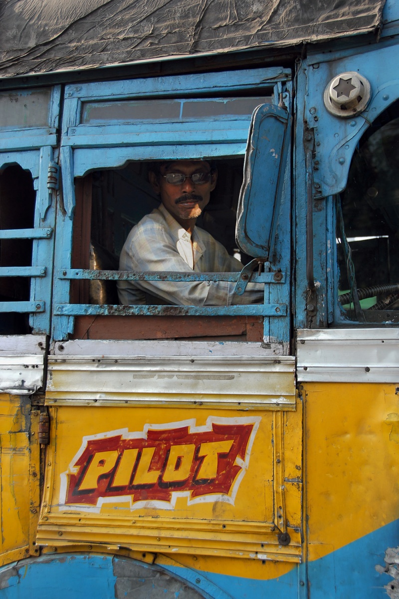 bill-hocker-bus-driver-kolkata-india-2007