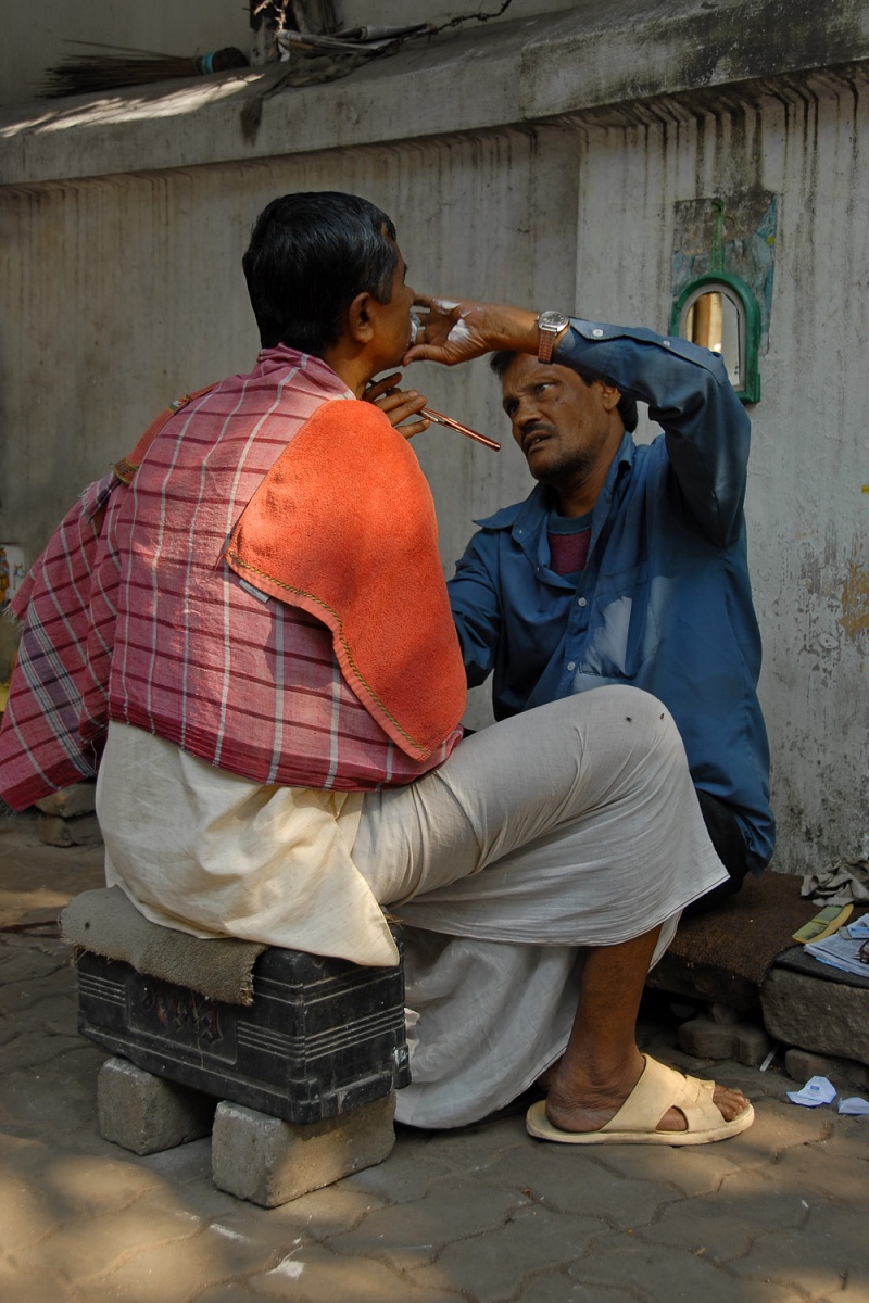 bill-hocker-street-barber-kolkata-india-2007
