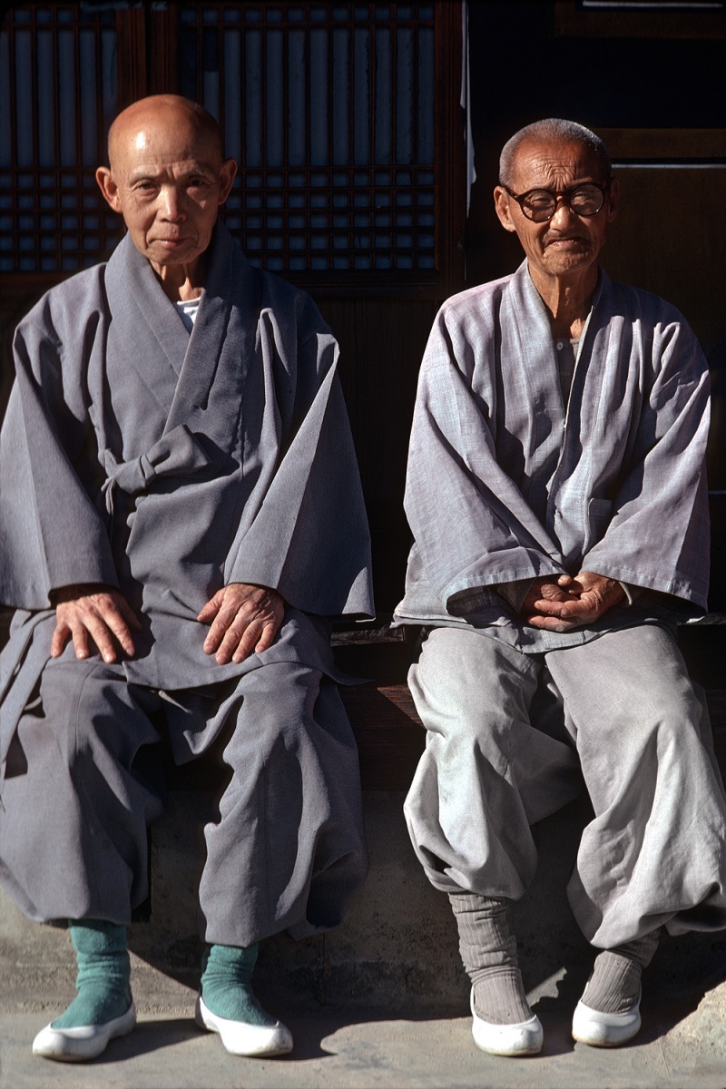 bill-hocker-monks-?-monastery-korea-1977