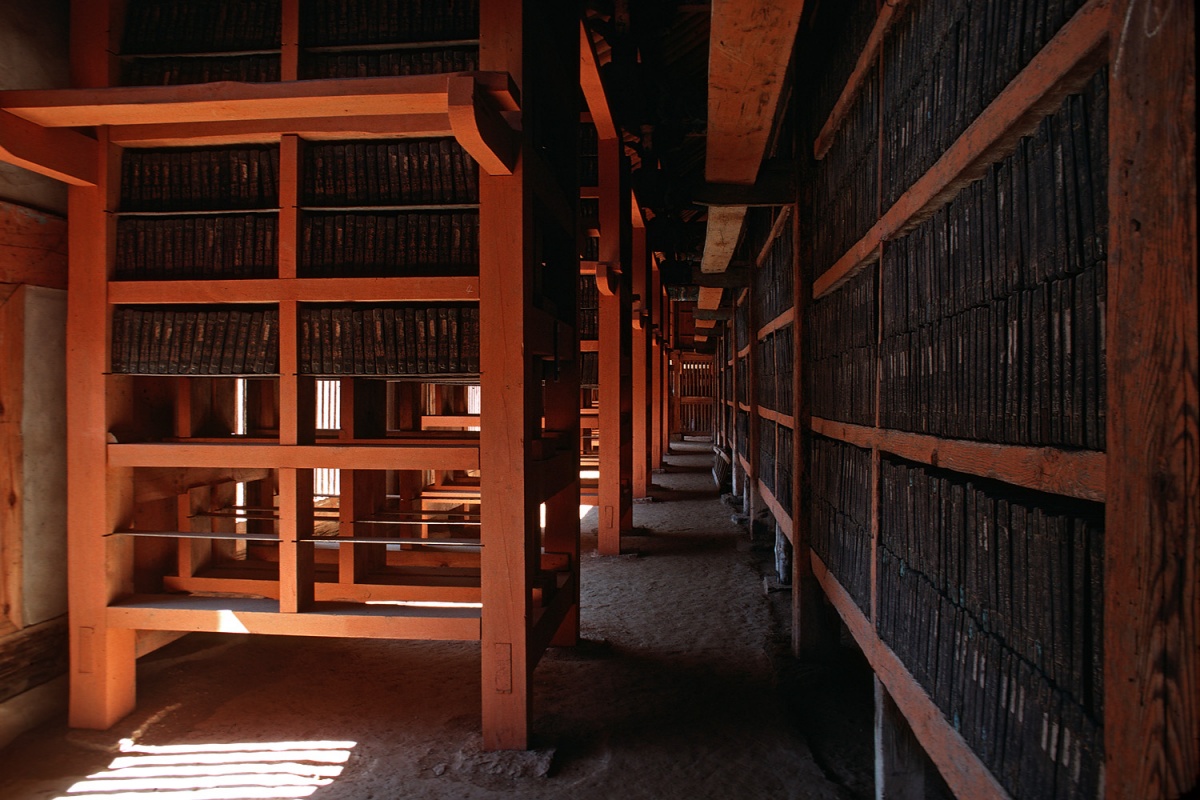 bill-hocker-block-storage-haein-monastery-korea-1977