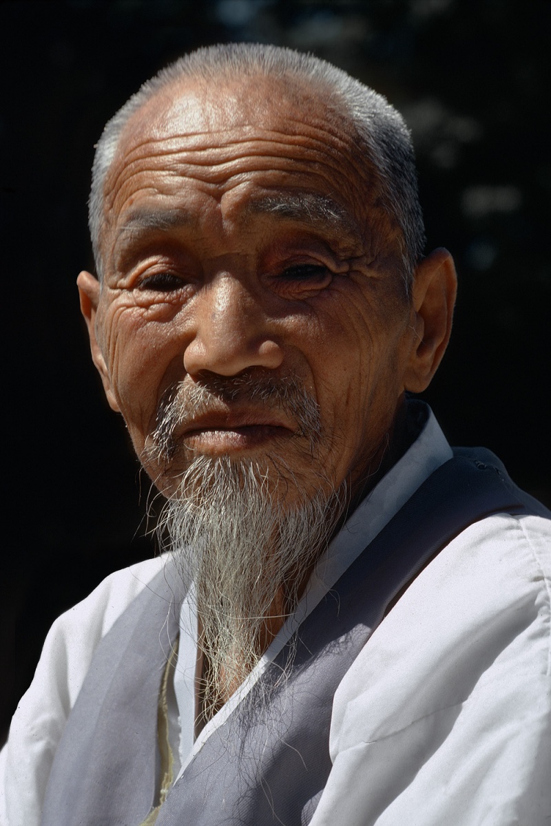 bill-hocker-portrait-tongdo-monastery-korea-1977