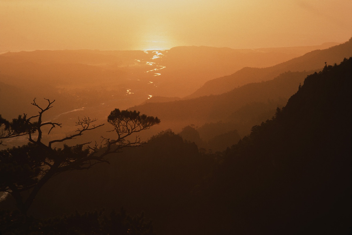 bill-hocker-sunrise--sarak-mountain-korea-1977