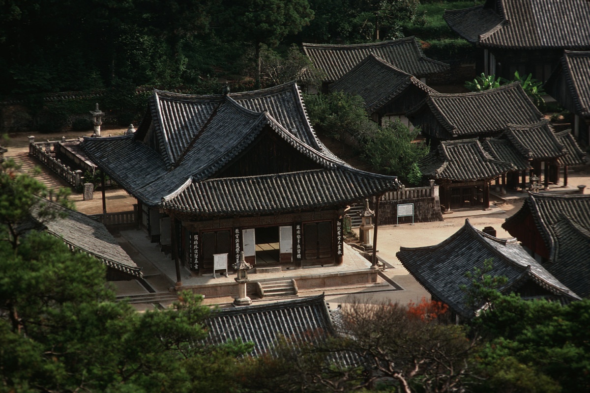 bill-hocker-reception-hall-tongdo-monastery-korea-1977